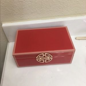 Jewelry box
